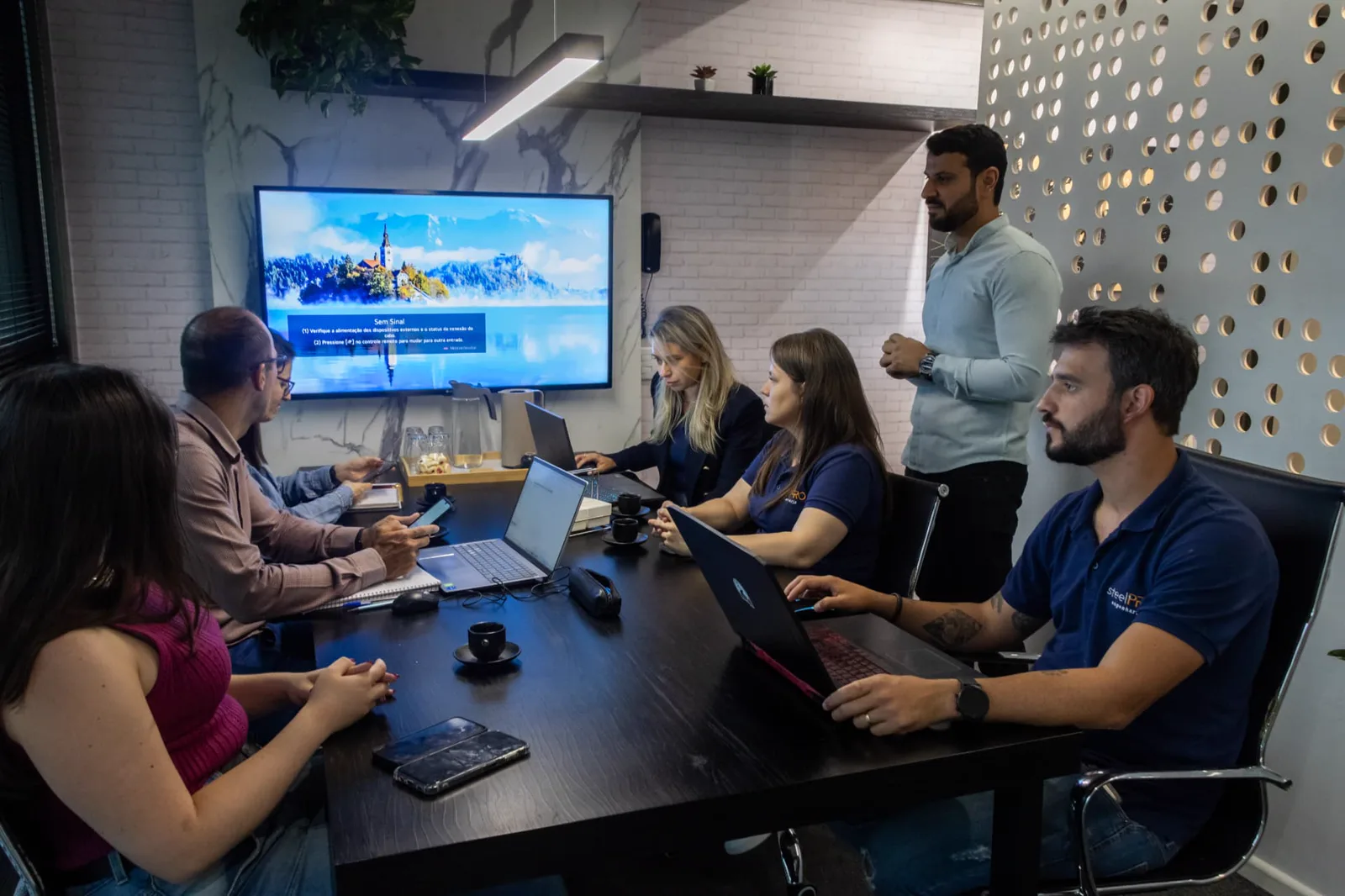 Equipe SteelPRO em reunião